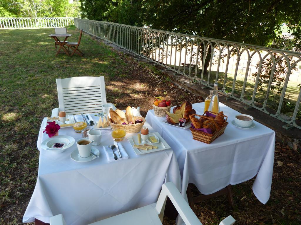 Logis Hotel Restaurant La Tour De Ciron Carmaux 객실 사진