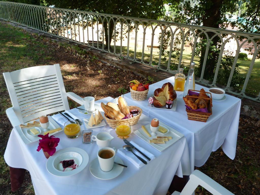 Logis Hotel Restaurant La Tour De Ciron Carmaux 객실 사진