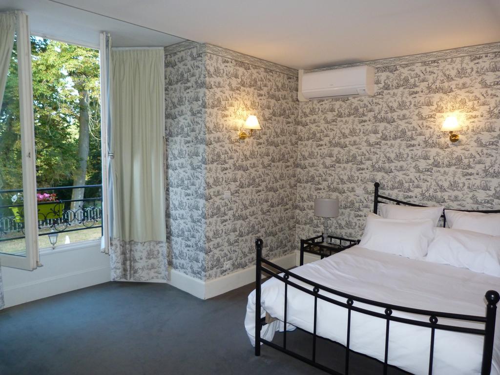Logis Hotel Restaurant La Tour De Ciron Carmaux 객실 사진