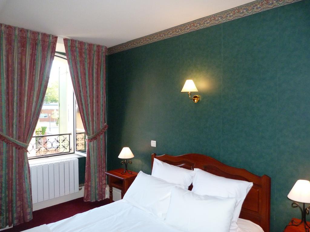 Logis Hotel Restaurant La Tour De Ciron Carmaux 객실 사진
