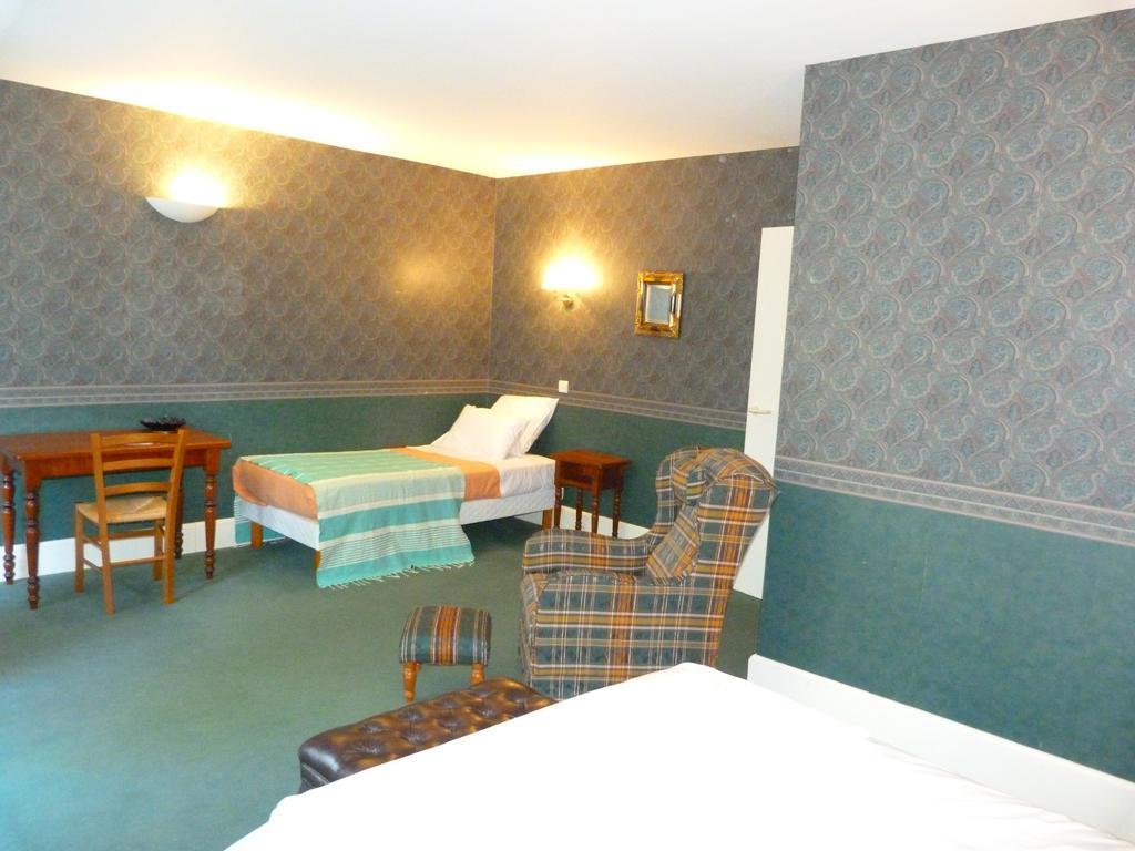 Logis Hotel Restaurant La Tour De Ciron Carmaux 객실 사진
