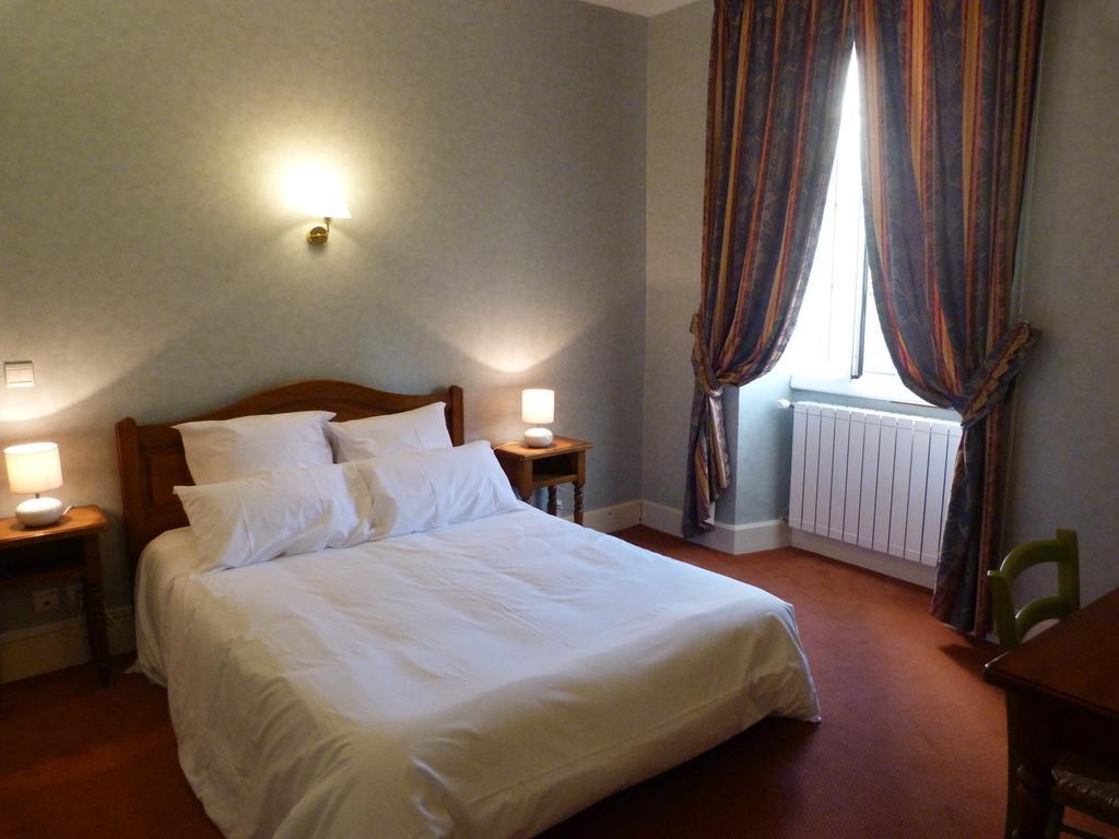 Logis Hotel Restaurant La Tour De Ciron Carmaux 객실 사진