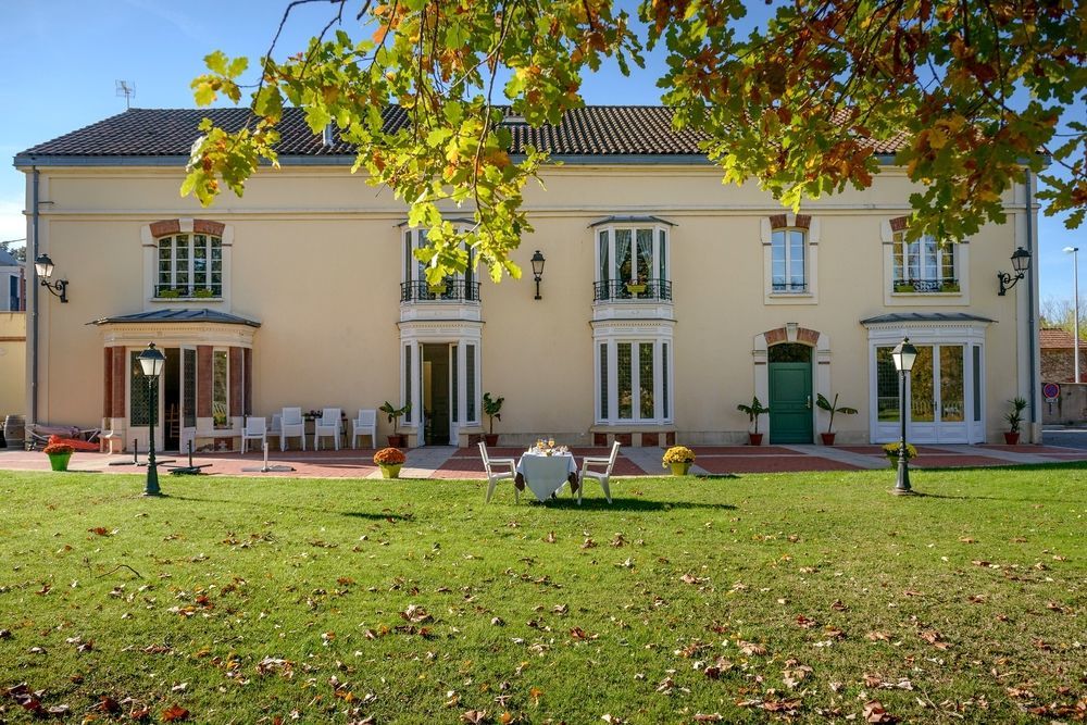 Logis Hotel Restaurant La Tour De Ciron Carmaux 외부 사진