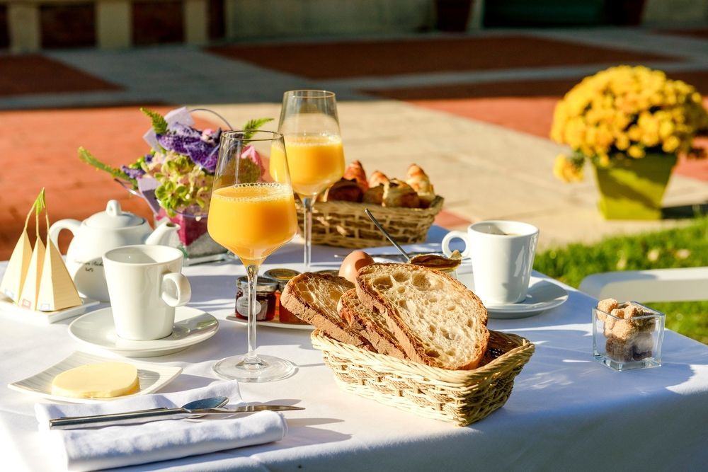 Logis Hotel Restaurant La Tour De Ciron Carmaux 외부 사진